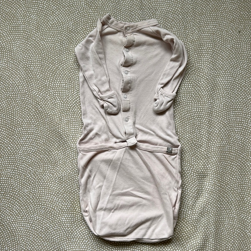 Goumi gown 3-6m pale pink, some pilling
